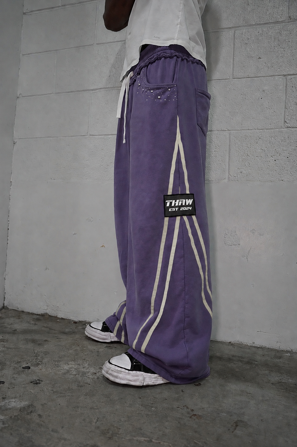 THAW STRIPES SWEATS