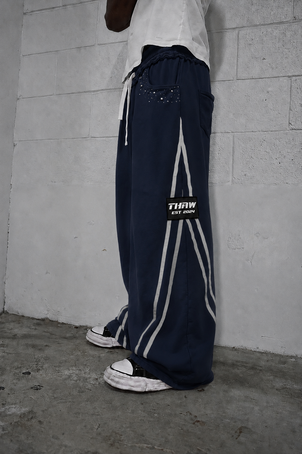 THAW STRIPES SWEATS